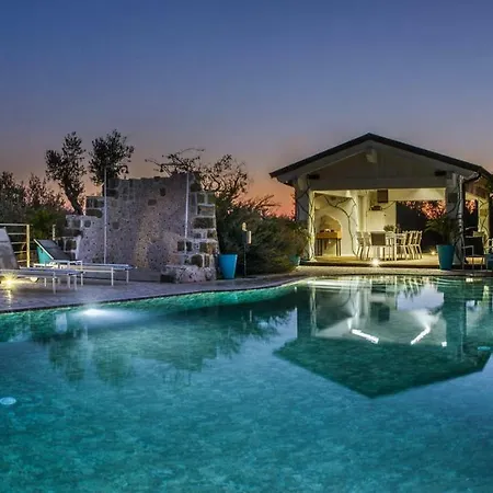 Trulli Altomare Villa *